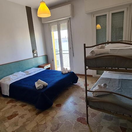 Hotel Ariosto Rimini Bagian luar foto
