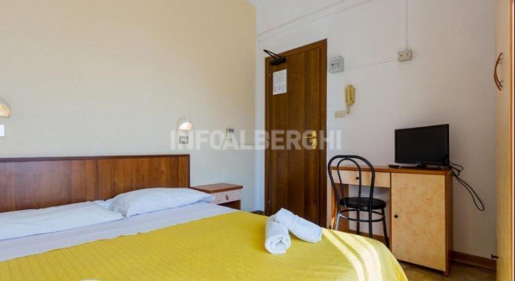 Hotel Ariosto Rimini Bagian luar foto
