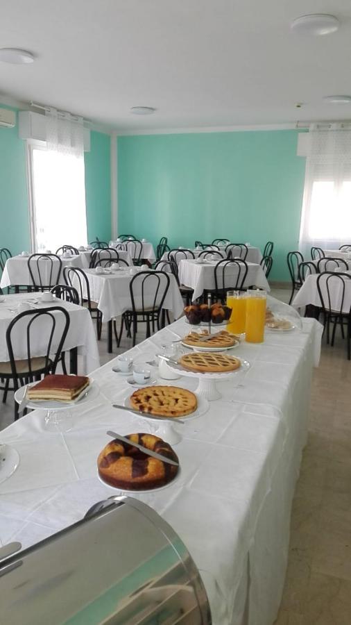 Hotel Ariosto Rimini Bagian luar foto