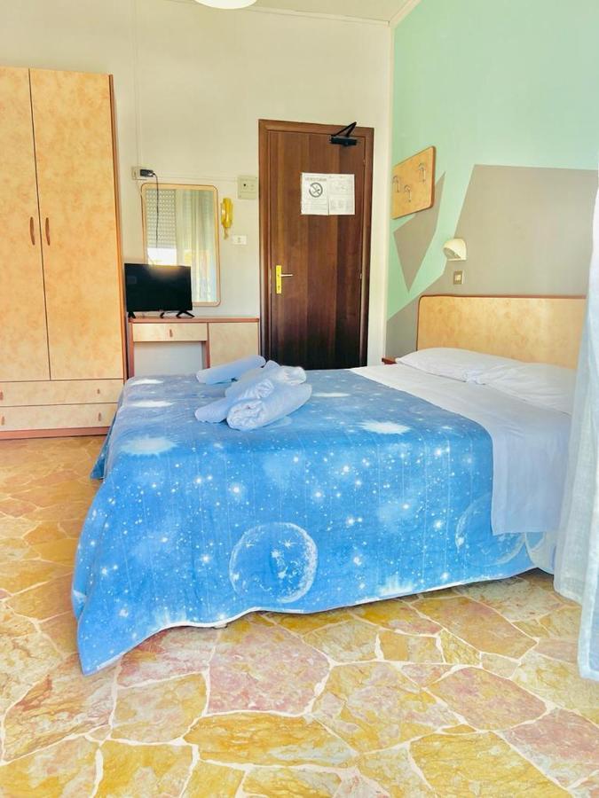 Hotel Ariosto Rimini Bagian luar foto