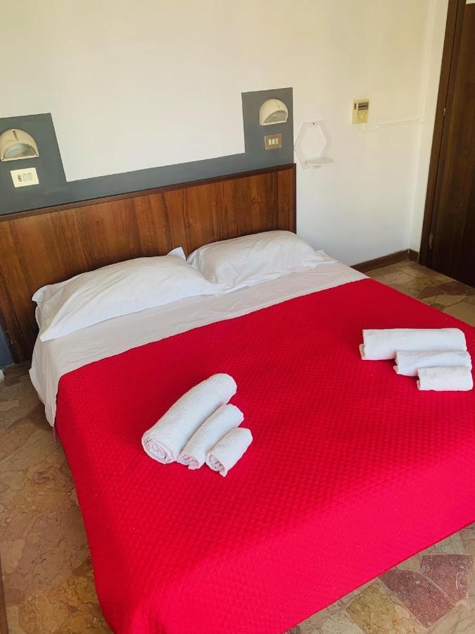 Hotel Ariosto Rimini Bagian luar foto
