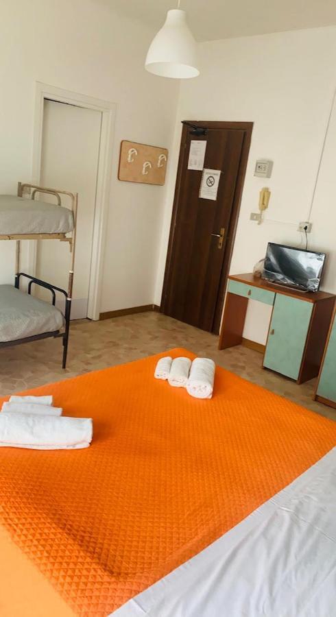 Hotel Ariosto Rimini Bagian luar foto