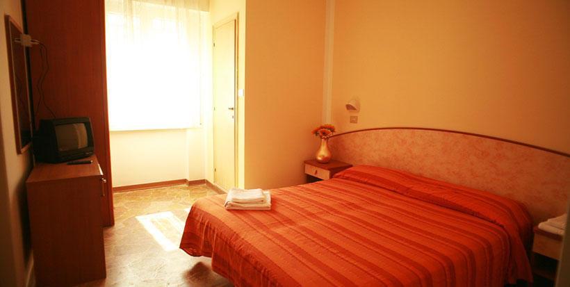Hotel Ariosto Rimini Bagian luar foto