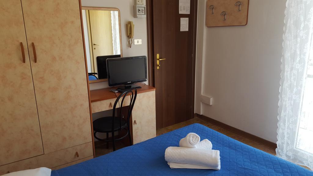 Hotel Ariosto Rimini Bagian luar foto